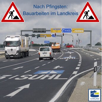 Autos fahren auf der Bundesstraße 303 bei Ebersdorf bei Coburg. Am oberen Ende sind zwei Baustellen-Schilder ins Bild montiert, dazwischen steht: Nach Pfingsten Bauarbeiten im Landkreis.