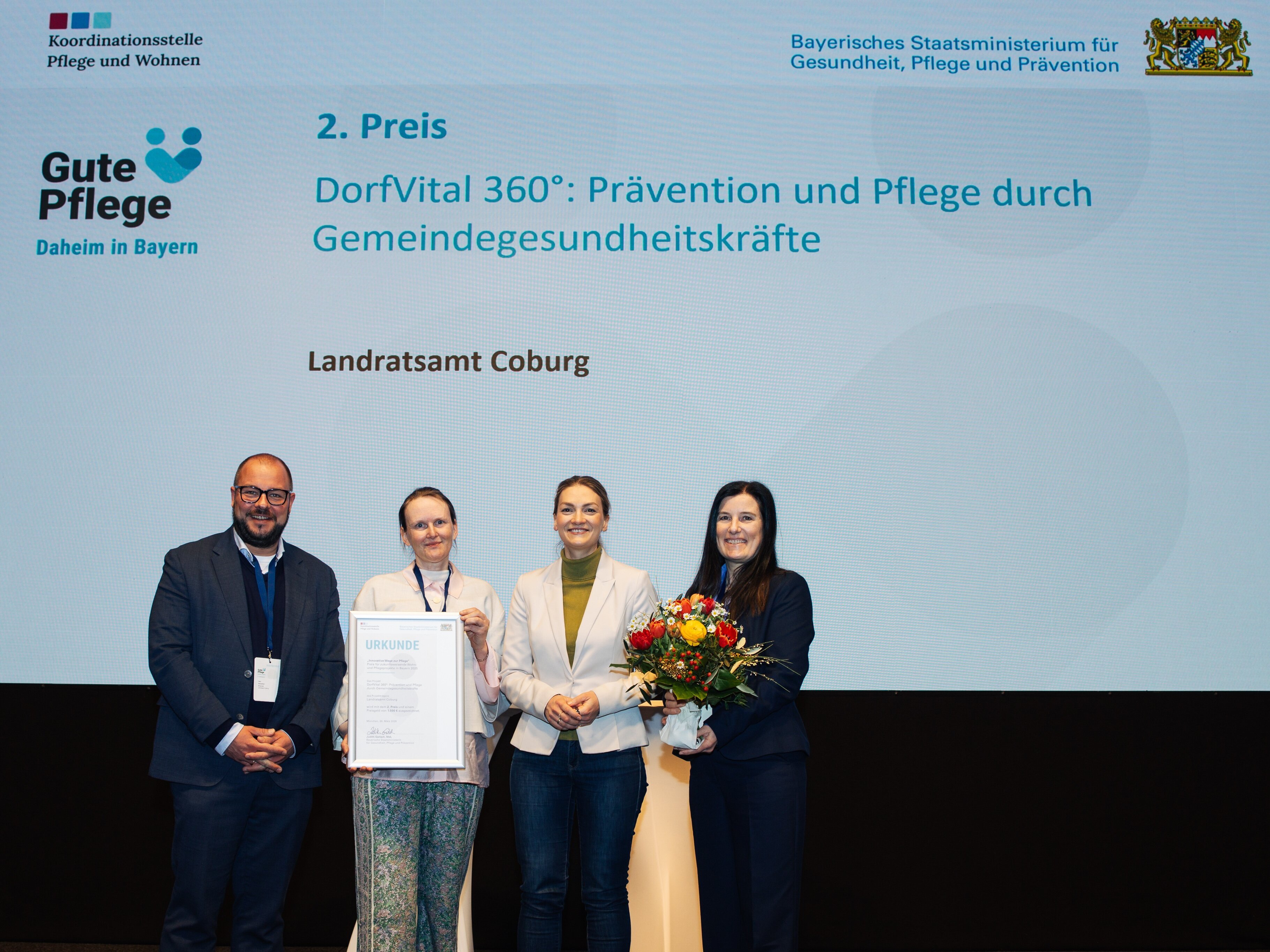 Die Delegation des Landkreises Coburg gemeinsam mit Ministerin Judith Gerlach.